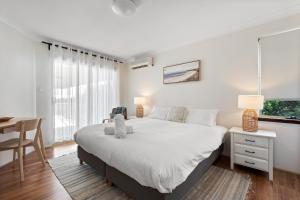 Pet-Friendly Beachfront Family Dog Bch