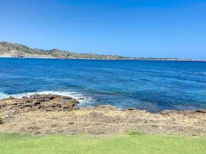 P98 - Bonito apartamento sobre el mar