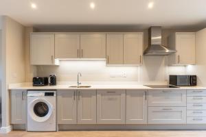 Newly Refurbished Home Short Drive to Bath Centre