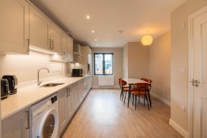 Newly Refurbished Home Short Drive to Bath Centre