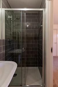 Spacious 3BR, 3BA, Parking Wi-Fi Banbury