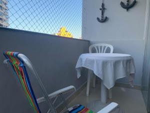 Apartamento amplo uma quadra da praia das Astúrias - Guarujá!