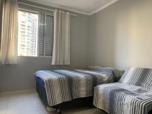 Apartamento amplo uma quadra da praia das Astúrias - Guarujá!