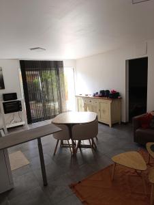 Maisons de vacances Laroque : Maison 1 Chambre