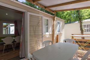 Campings Les Rives d’Auzon Mobil-home 4 pers : photos des chambres