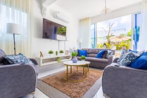 3BR Villa with Pool, Rooftop, and BBQ - Gated Area