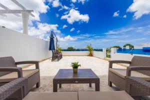 3BR Villa with Pool, Rooftop, and BBQ - Gated Area