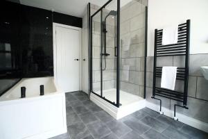 3 Bedroom House in Mountain Ash Cynon View by TŷSA