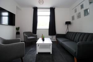 3 Bedroom House in Mountain Ash Cynon View by TŷSA