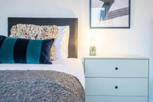 Clayton Street by Tŷ SA