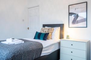 Clayton Street by Tŷ SA