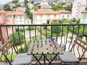 Lympia - one bedroom apartment near the port