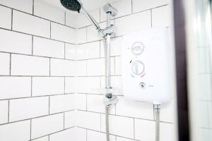 The White House by Tŷ SA - Zip World & Bike Park