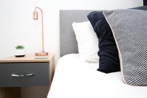 Kingsway House - WIFI - Parking - Spacious 4 Bed