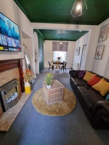 Junctions Way by Tŷ SA -3 bed in Newport