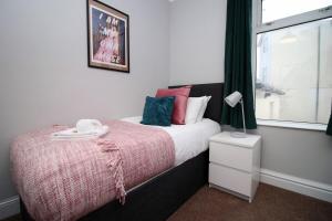 Spacious 4 bedroom house - Moira Lodge by Tŷ SA