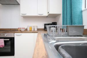 Rugby Place by Tŷ SA