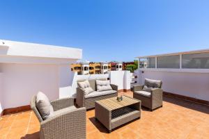 Jasmine - Bright Modern Apartment with Rooftop & Pool