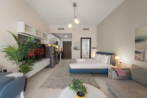 Luxury Studio with Gym, Pool & Badminton Court