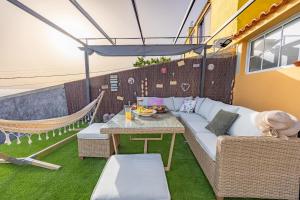 Hibiscus House by YOUR KEY