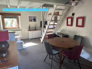 MAISON DES VIGNES- TROQUAÏROU et BECCA MOTTA