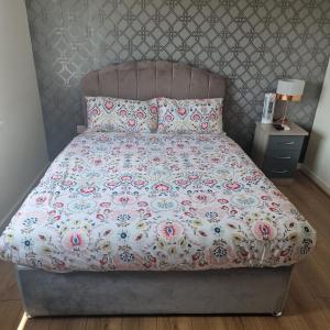 Stunning canal view 2 bedroom home with free parking