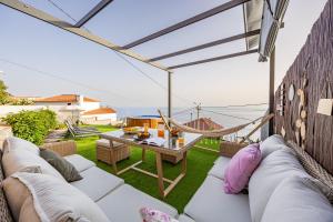 Hibiscus House by YOUR KEY