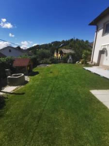 Apartment mit Garten und Terrasse