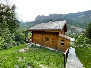 Chalets Chalet en bois avec tres belle vue sur la montagne : photos des chambres