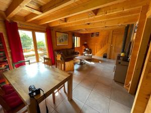 Chalets Chalet en bois avec tres belle vue sur la montagne : photos des chambres
