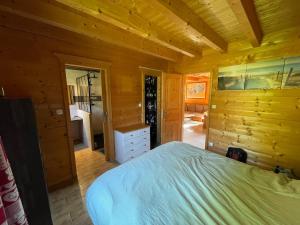 Chalets Chalet en bois avec tres belle vue sur la montagne : photos des chambres
