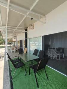 Serenity Apartment By The Lake