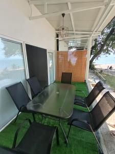 Serenity Apartment By The Lake