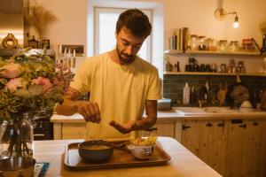 B&B / Chambres d'hotes Maison d-hotes & Yoga, Theo & Marion Ostal : photos des chambres