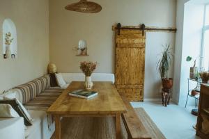 B&B / Chambres d'hotes Maison d-hotes & Yoga, Theo & Marion Ostal : photos des chambres