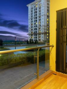 Cozy City, Large studio stay for couple or family , Riverine Diamond