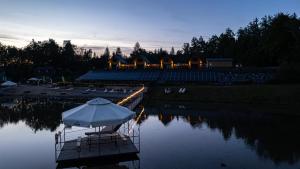 Domki Nad Stawami z Jacuzzi i Sauną 1