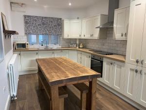 Town centre Victorian period 3 bedroom home