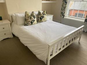 Town centre Victorian period 3 bedroom home