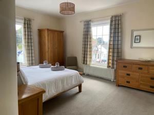 Town centre Victorian period 3 bedroom home