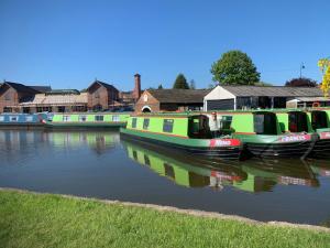 Stone - Boat - Sleeps 2 - Pet Friiendly- 85ws