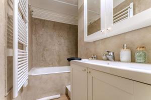 Charming Méribel Ski-In Flat with Balcony and Mountain Views