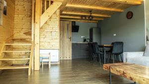 Domki Nad Stawami z Jacuzzi i Sauną 4