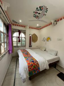 HOTEL HANUMAN GHAT On LAKE PICHOLA