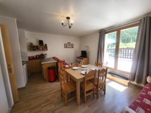 Appartements Appartement chaleureux au pied des pistes avec Wi-Fi - FR-1-266-212 : photos des chambres