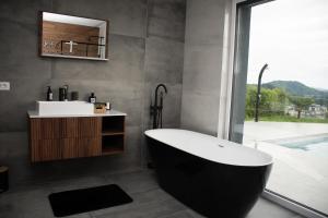 Vila Altura- Luxury Hiltop Retreat with Panoramic View & Teracce