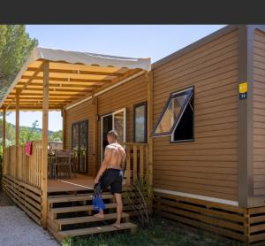 Mobil-home climatisé avec piscine