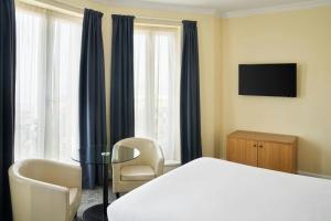 King Room with Sea View room in Kings Hotel
