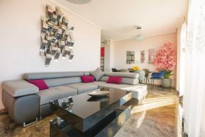 Kalamata Coastal Charm Modern Seaside Escape