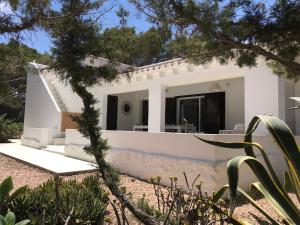 Casa immersa nel verde a pochi passi dalla playa